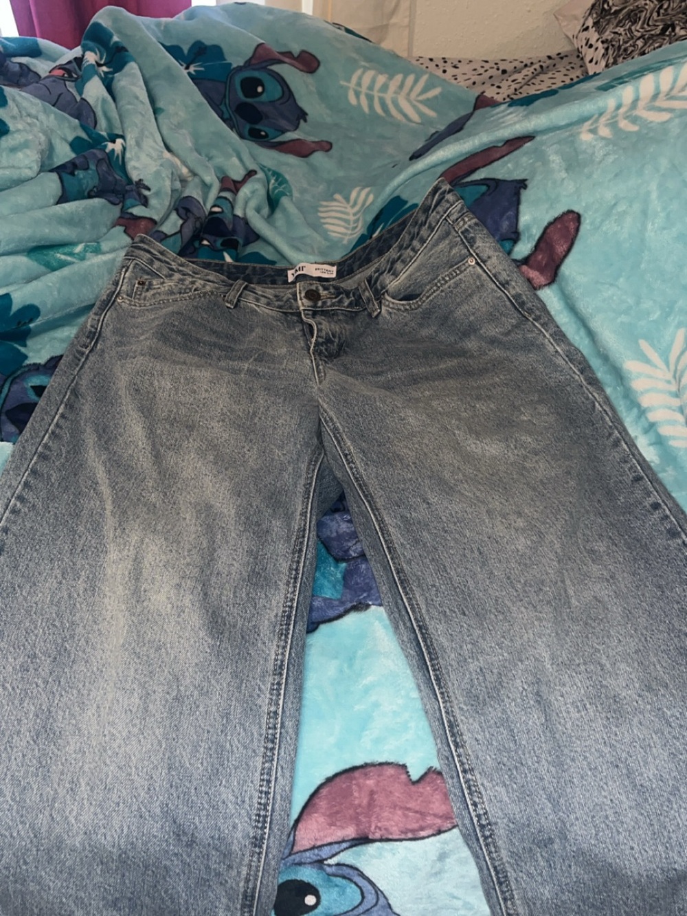Women’s Light Wash Blue Jeans - Unbranded